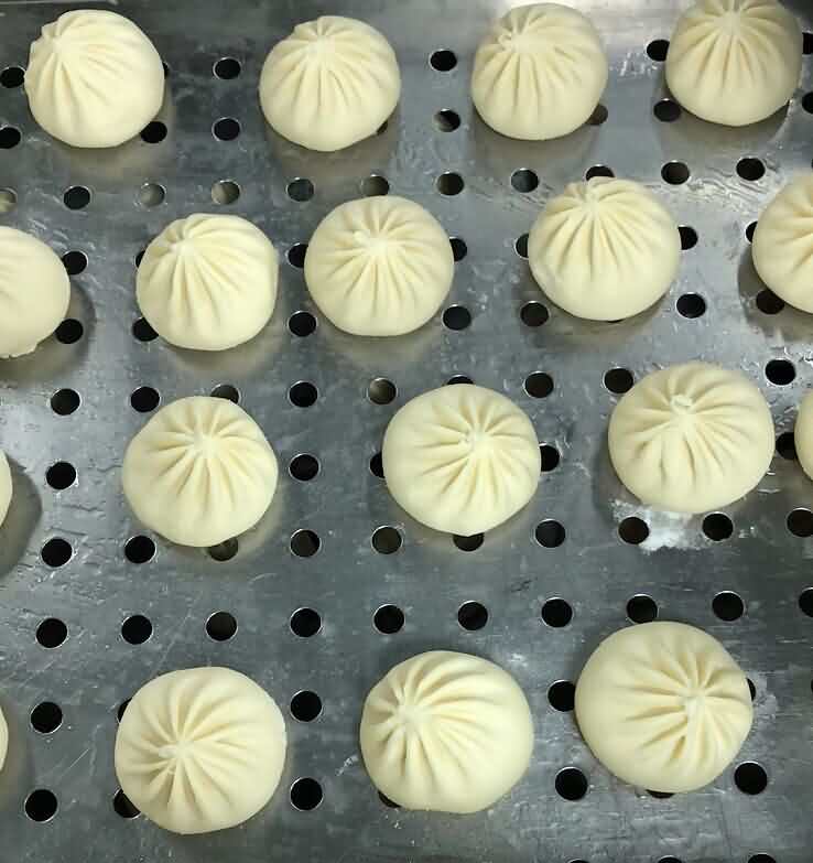 包子機生產(chǎn)包子